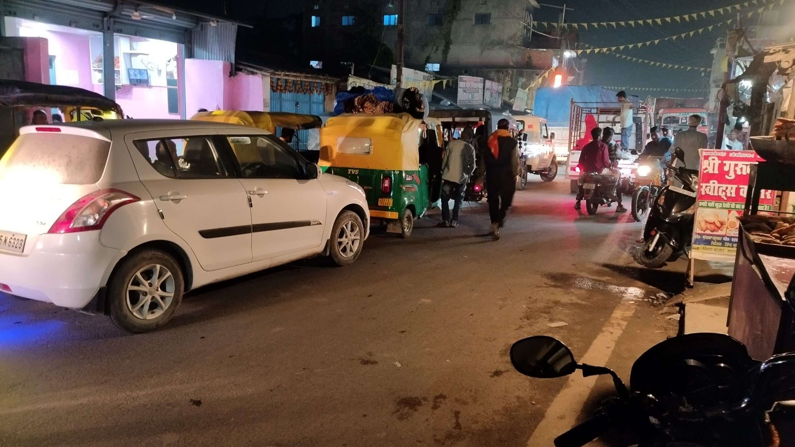 बाजार में बराबर जाम लगने से लोग परेशान