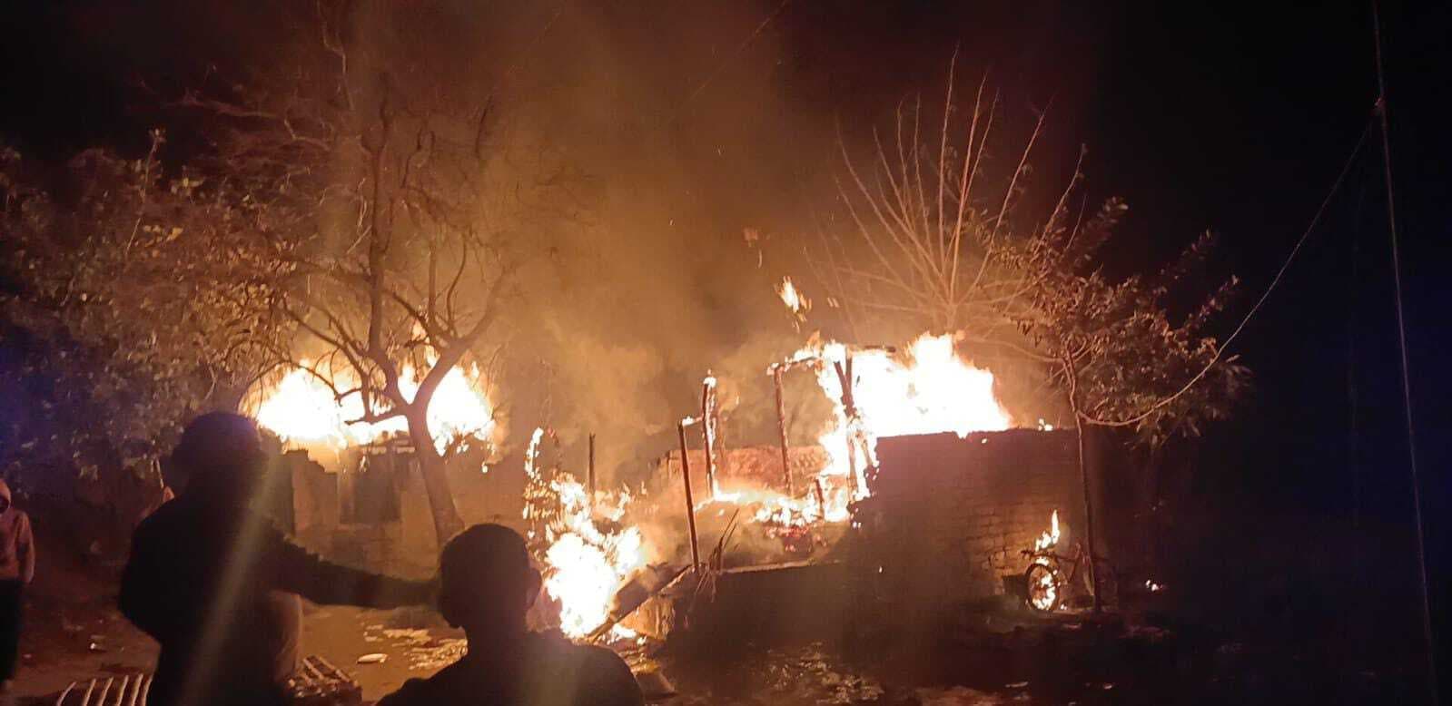 hajipur news. शाॅर्ट सर्किट से लगी आग में पांच घर जलकर राख