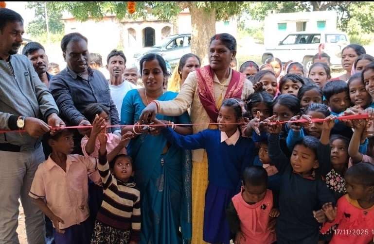 विद्यालय के अतिरिक्त बने कमरे का उद्घाटन