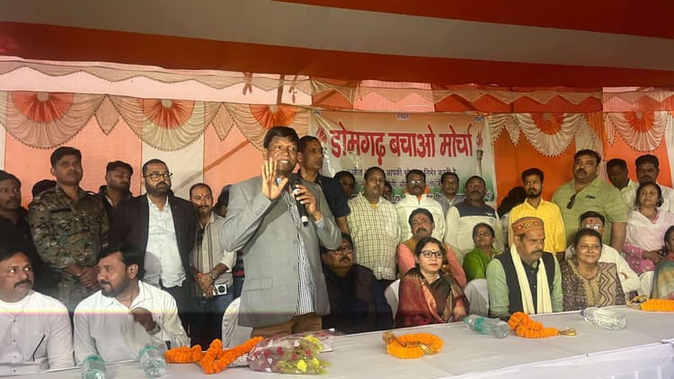 Dhanbad News : डोमगढ़ के लोगों के अनुरूप फैसला केंद्र सरकार से करायेंगे : ढुलू महतो