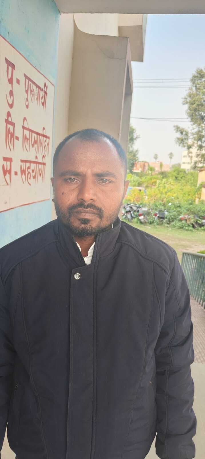 अवैध बालू पासिंग कराने के आरोप में युवक गिरफ्तार