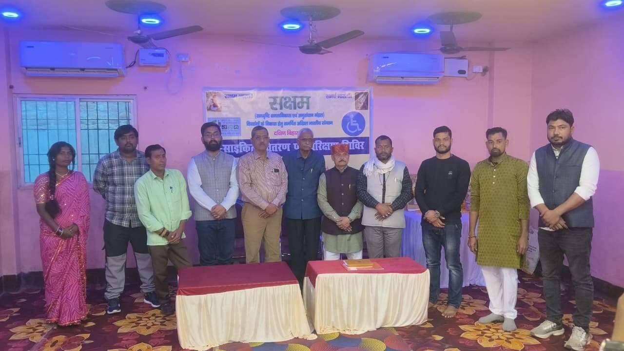 दिव्यांगों के बीच मोटराइज्ड ई-साइकिल वितरण