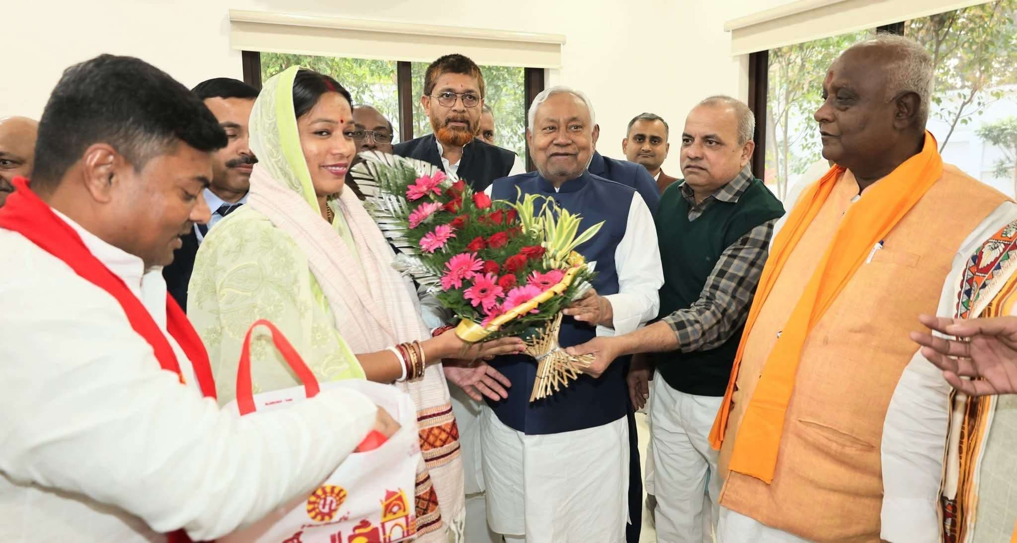 Saran News : छपरा की नवनिर्वाचित विधायक छोटी ने नीतीश कुमार से की मुलाकात