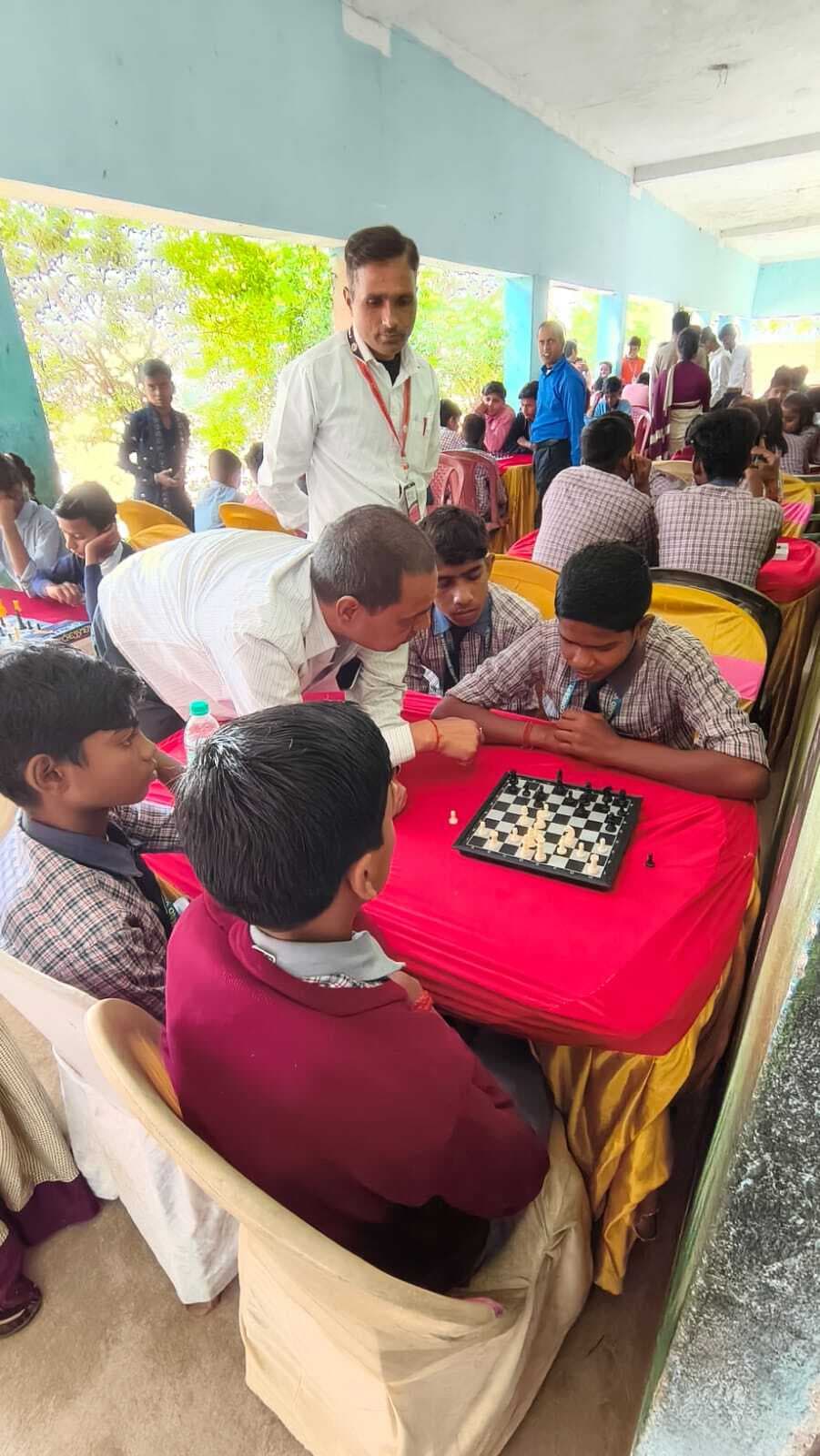 शतरंज में बच्चों ने दिखाया रणनीतिक कौशल, किये गये पुरस्कृत