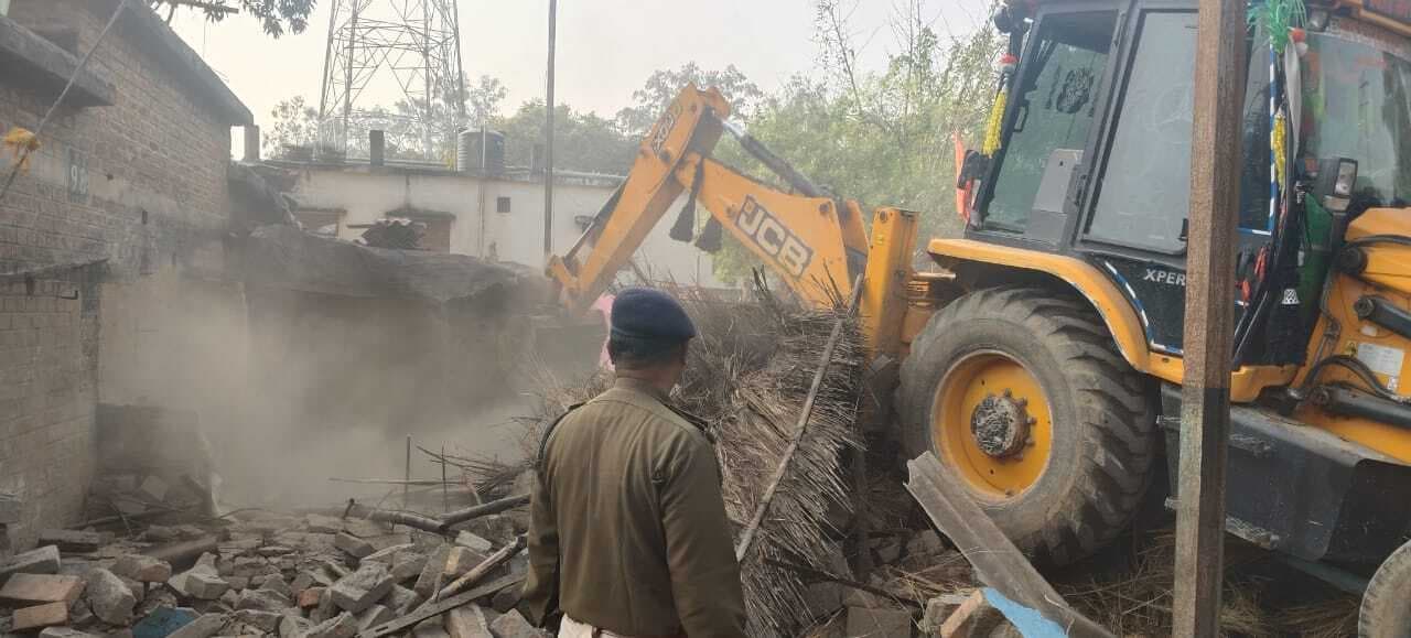 रेलवे की अतिक्रमित जमीन को कराया मुक्त