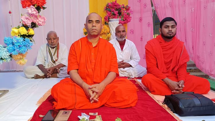 बिना गुरु का मोक्ष प्राप्ति का मार्ग मिलना असंभव, सत्संग से ही ज्ञान की प्राप्ति हो सकती:स्वामी परमानंद महाराज