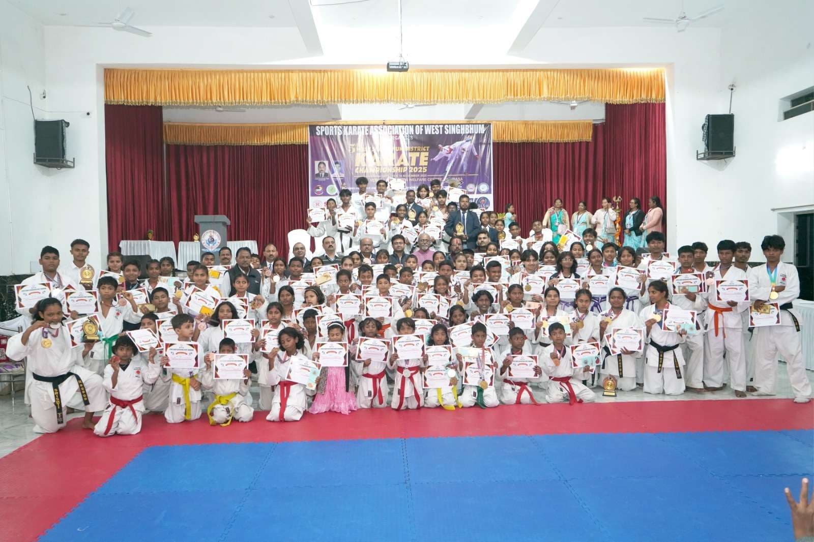 Chaibasa News : कराटे में 225 बालक-बालिकओं ने दिखाया दम