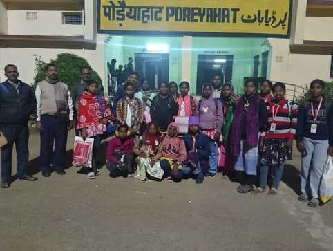 छात्रा टीम राज्यस्तरीय फुटबॉल प्रतियोगिता में भाग लेने रवाना