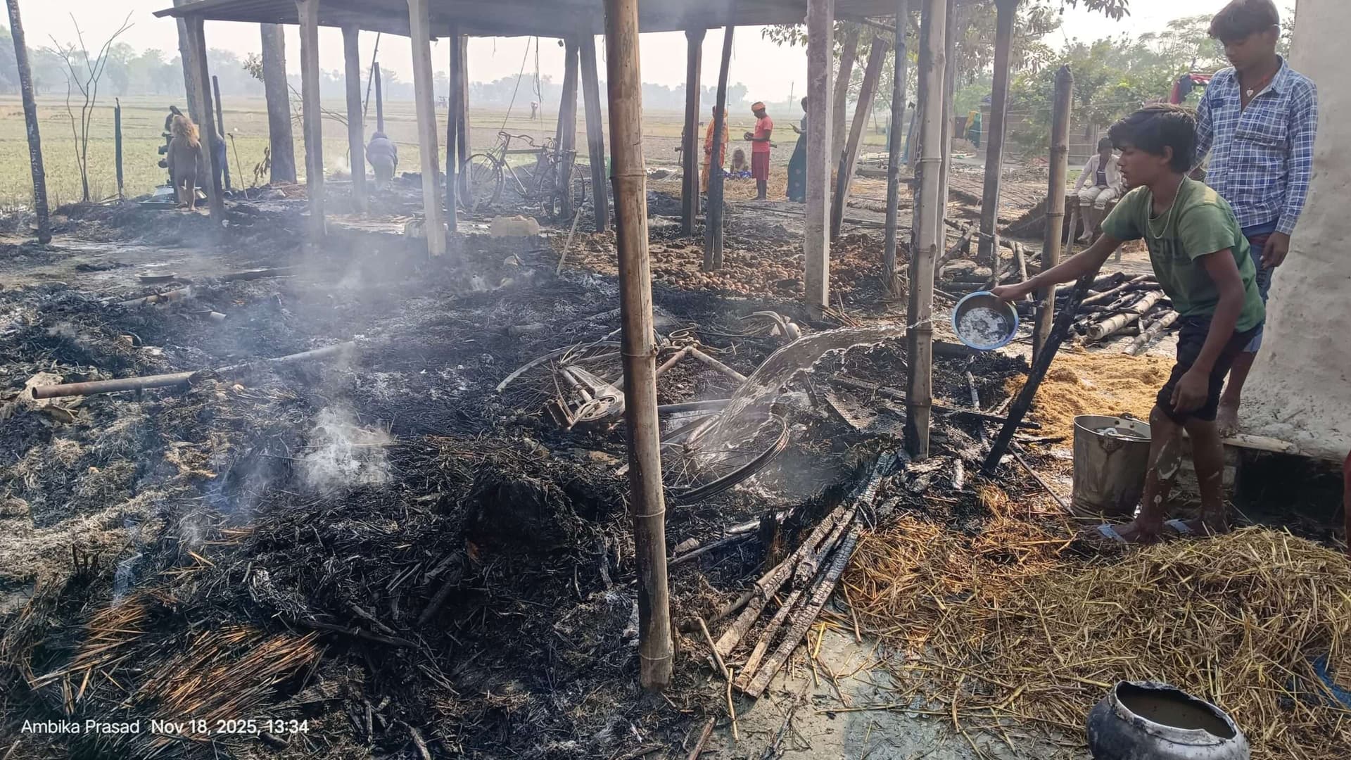 Motihari: अगलगी में चार आवासीय घर राख