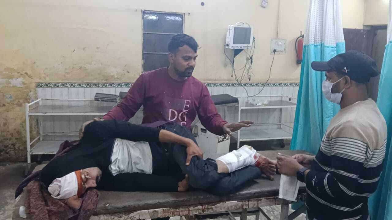 कुचायकोट में वाहन की चपेट में आने से बाइक सवार युवक घायल