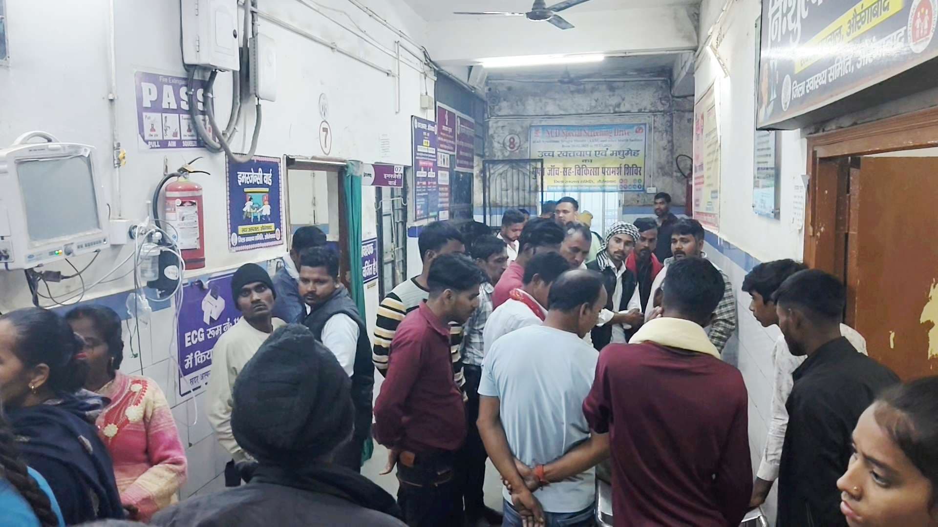 ऑटो के धक्के से बाइक सवार दो युवक घायल