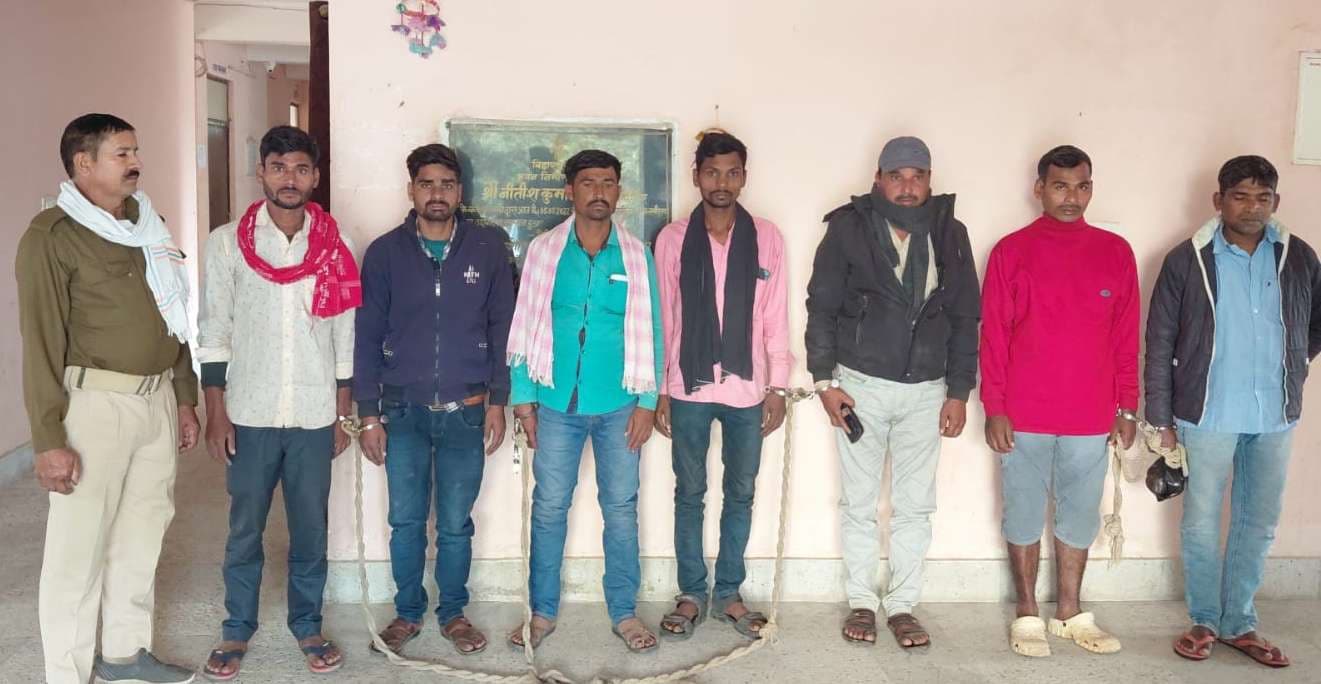 शराब के नशे में घूमते हुए सात शराबी गिरफ्तार