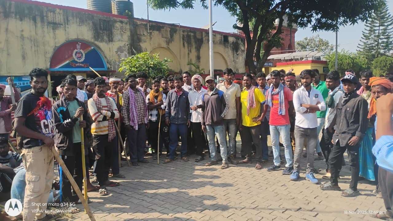 आरपीएफ पर मारपीट का आरोप, रेलवे के ठेका मजदूरों ने पोस्ट का किया घेराव