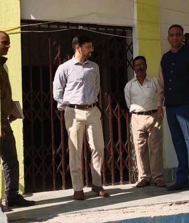 चुनाव की समाप्ति के बाद ईवीएम वीवीपैट मशीन स्ट्रॉन्ग रूम में सील