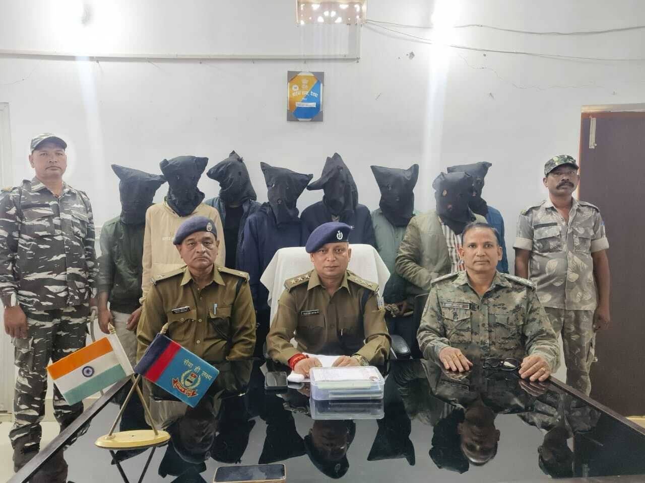 Deoghar News : कस्टमर अधिकारी बनकर साइबर ठगी करने वाले आठ आरोपी गिरफ्तार