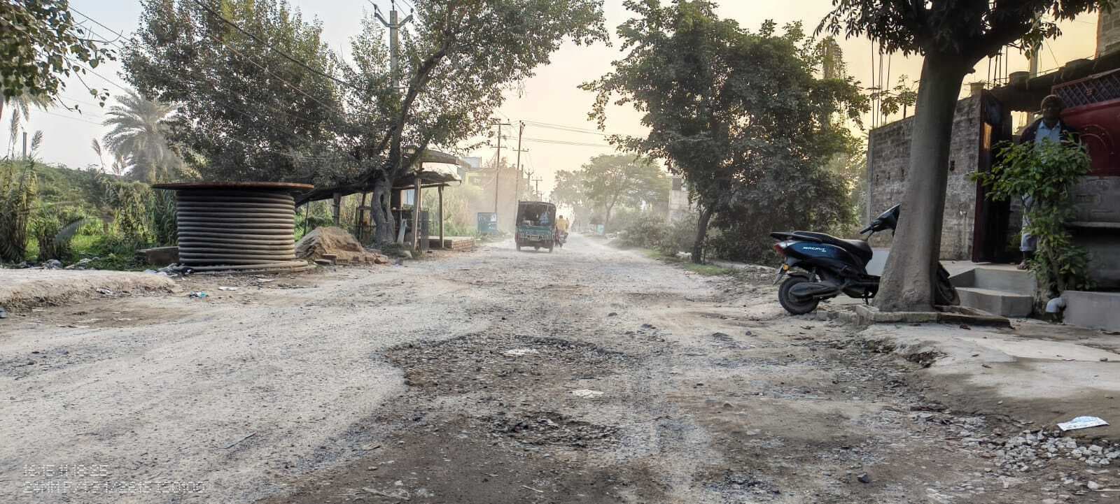 बुडको की लापरवाही के कारण जमालपुर की जर्जर सड़कों का नहीं हो रहा निर्माण