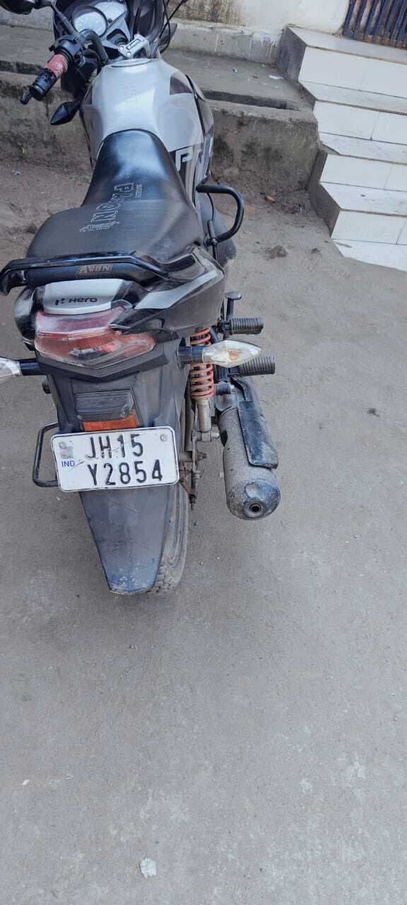 Deoghar News : बाइक दस्ता ने लोडेड कट्टा के साथ एक युवक को पकड़ा, दो फरार