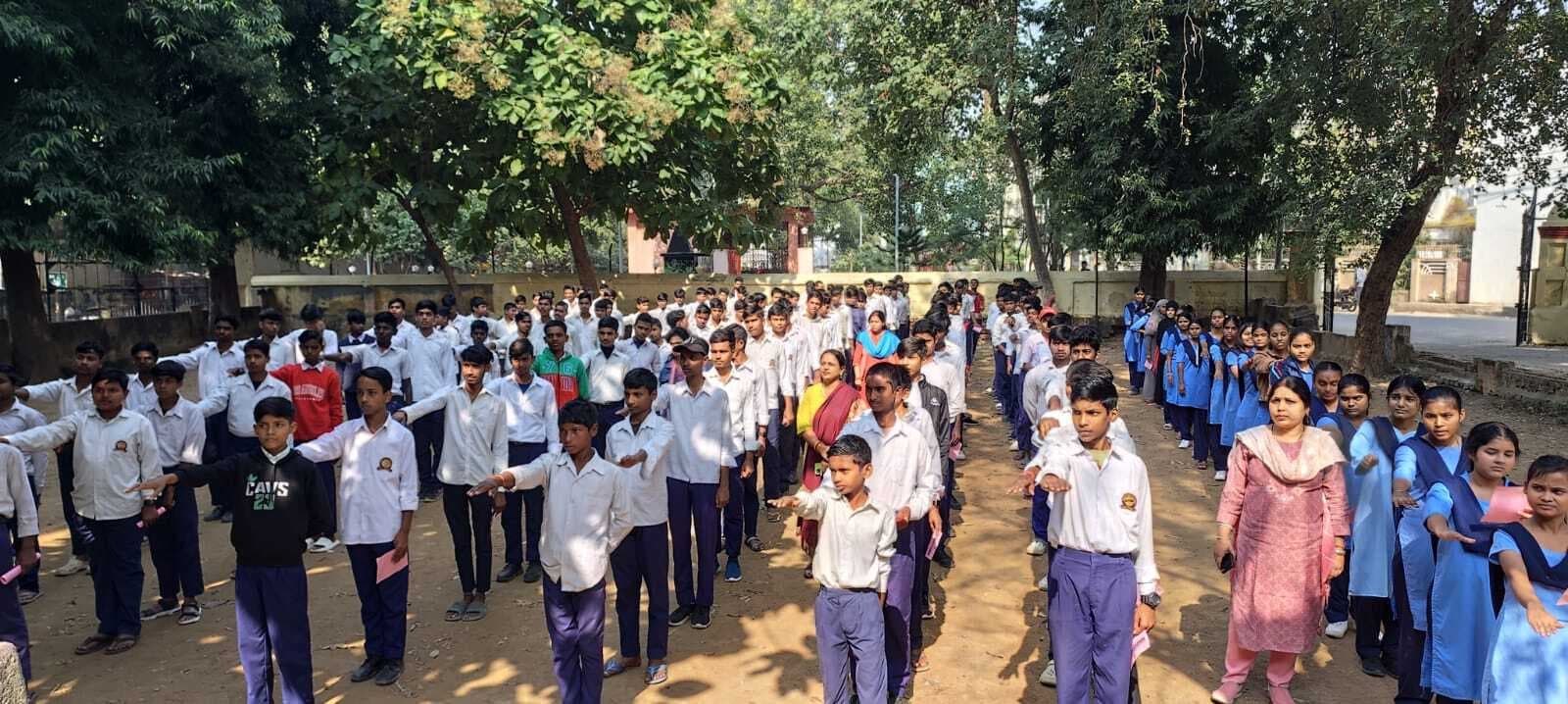 छात्र-छात्राओं के साथ ही शिक्षिक व शिक्षिकाओं ने नशा से दूर रहने का लिया संकल्प