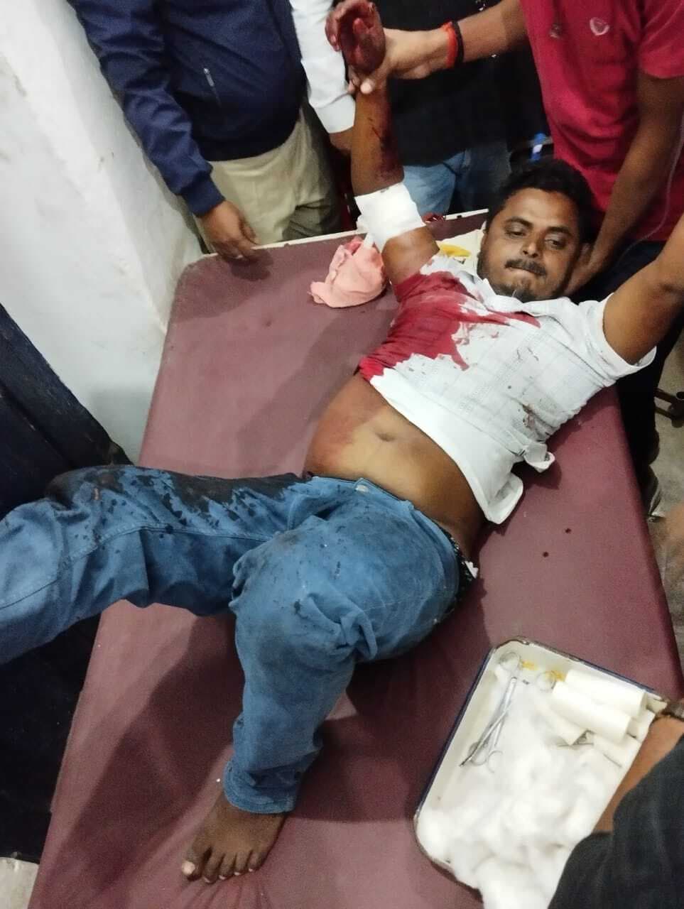 अलीगंज बाजार में दिनदहाड़े युवक को मारी गोली, रेफर