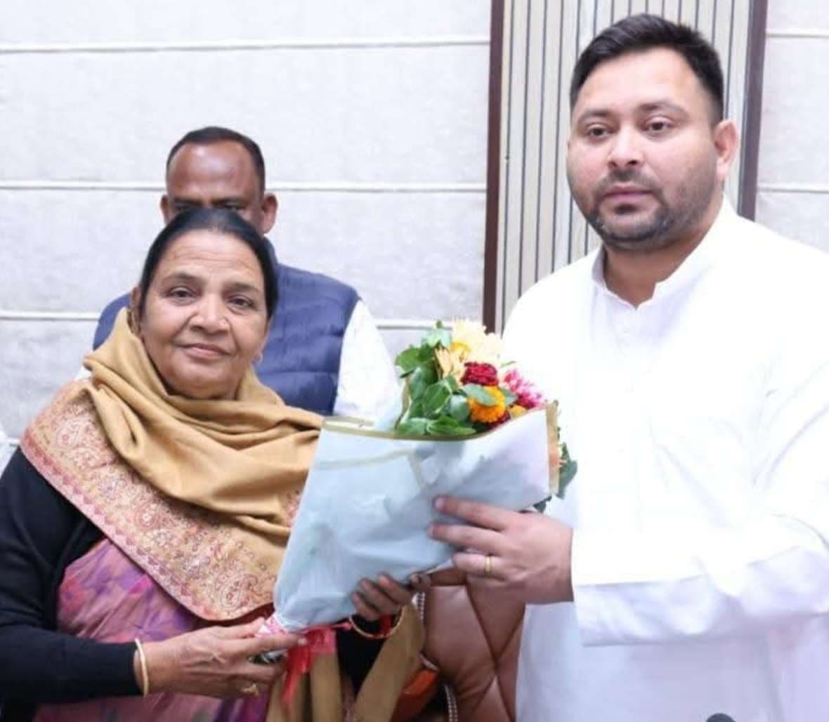 तेजस्वी यादव से मिली चकाई विधायक सावित्री देवी