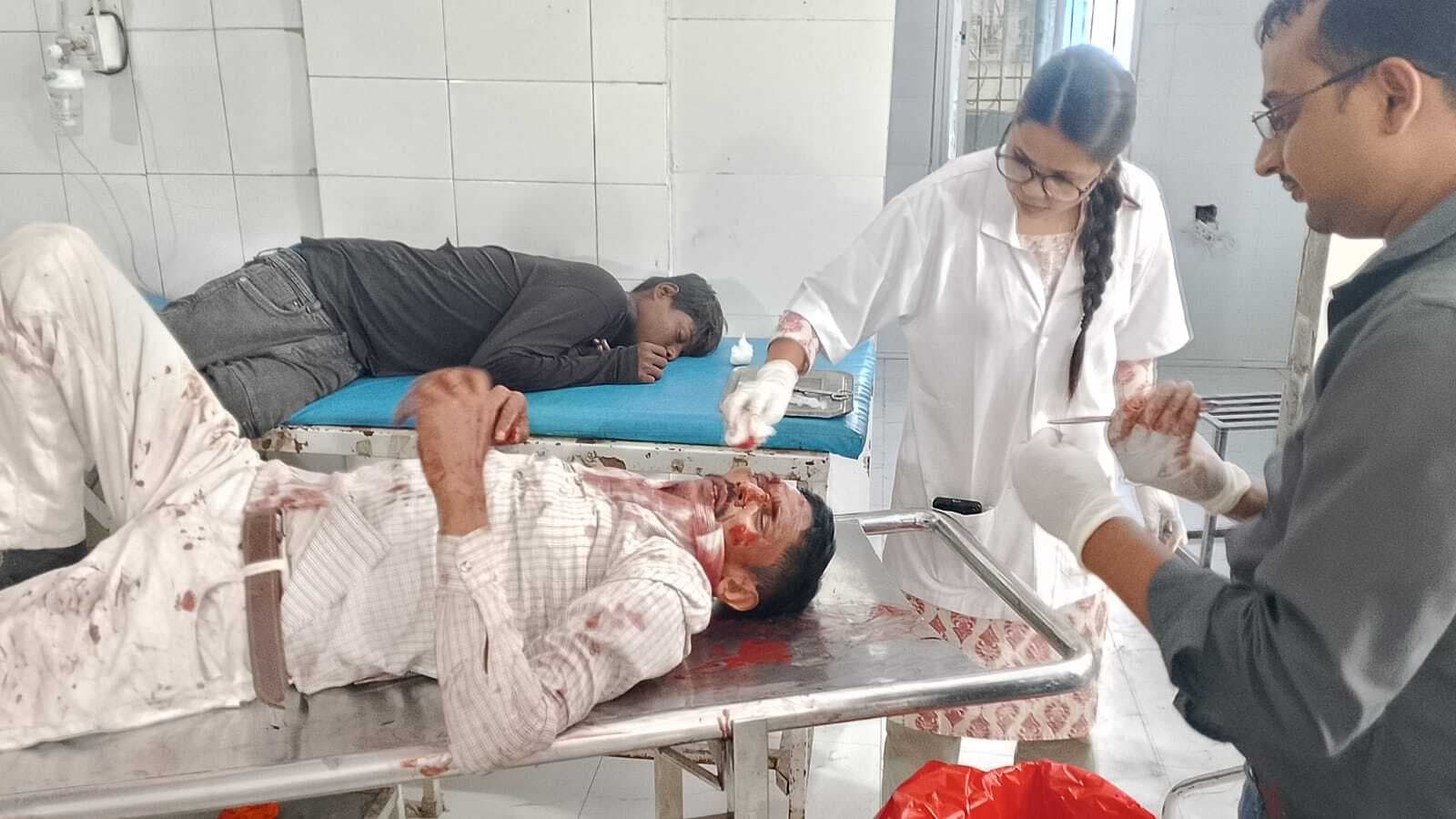 खगड़िया से मुंगेर जा रही ई-रिक्सा में टैंकर ने मारा धक्का, तीन जख्मी, दो रेफर