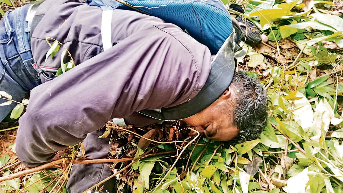 Chaibasa News : अनियंत्रित होकर बाइक पेड़ से टकरायी, रेलकर्मी की मौत