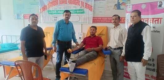 होम्योपैथिक मेडिकल कॉलेज परसपानी में लगा रक्तदान शिविर