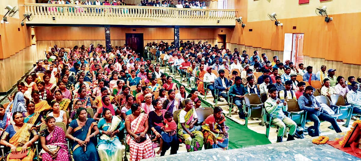 Chaibasa News : जिले के आदिवासी मजदूर व किसानों का नहीं हुआ विकास