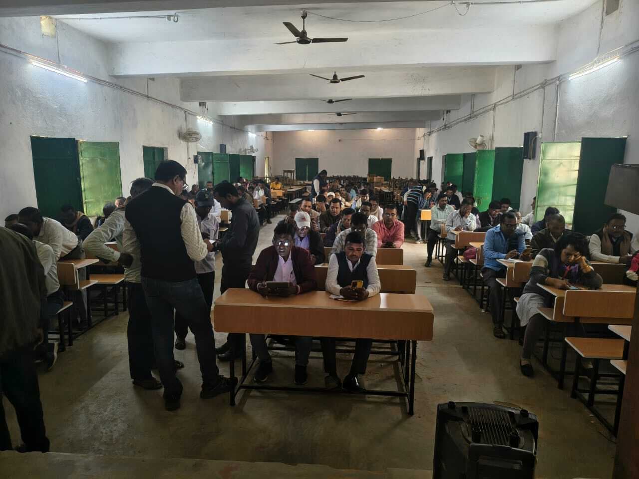 Dhanbad News: टीएनए में 1803 शिक्षक हुए शामिल, 56 अनुपस्थित रहे