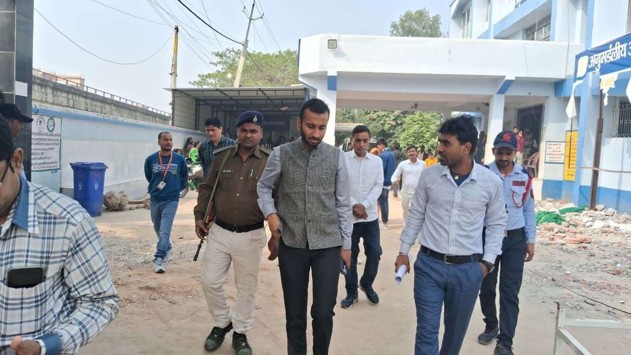 दवा काउंटर पर स्कैन कोड लगाएं - एसडीएम