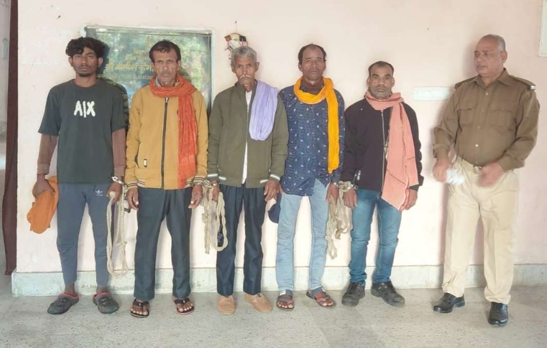 तस्कर व चार शराबी गिरफ्तार