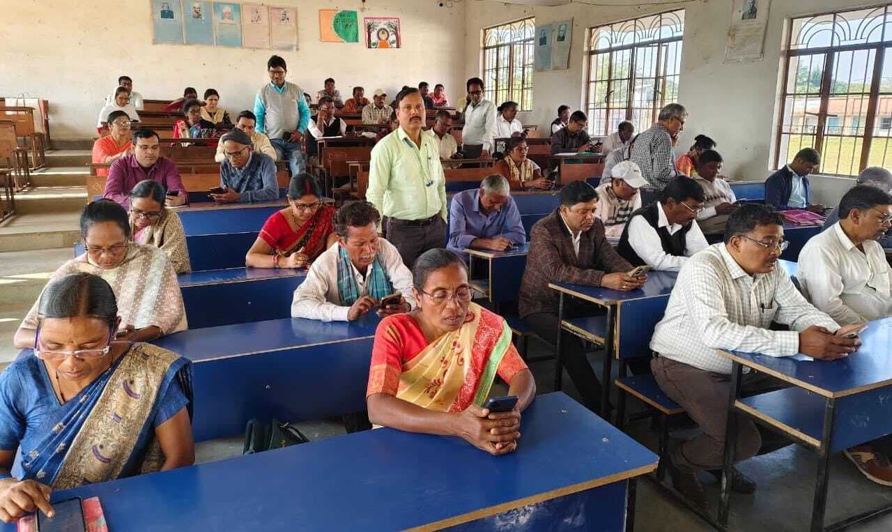 टीएनए की परीक्षा में 90 शिक्षक हुए शामिल