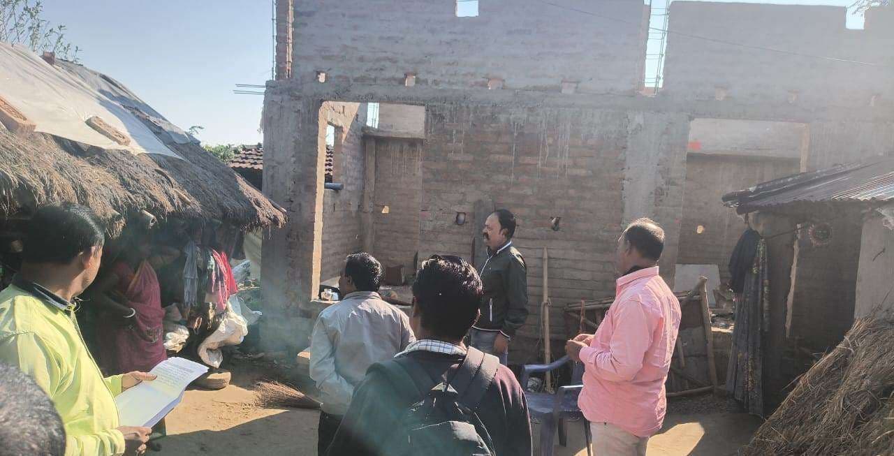 आवास निर्माण कार्य समय पर करें पूरा: बीडीओ