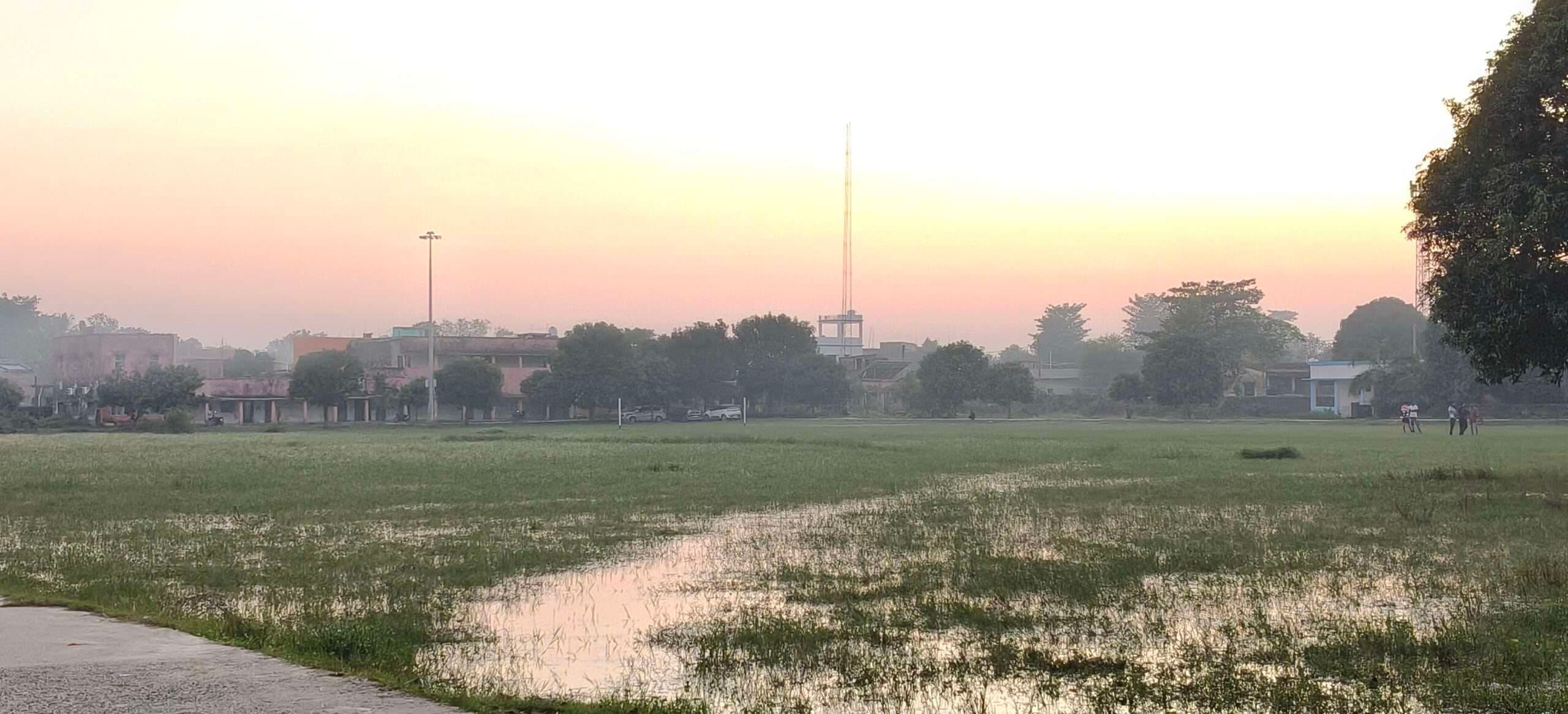 कॉलेज मैदान में महीनों से जमा है पानी, छात्र-छात्राएं परेशान