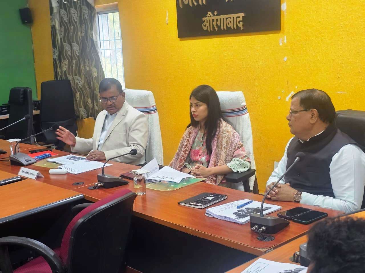 बैठक में खुली पोल, डीएम ने मांगा स्पष्टीकरण