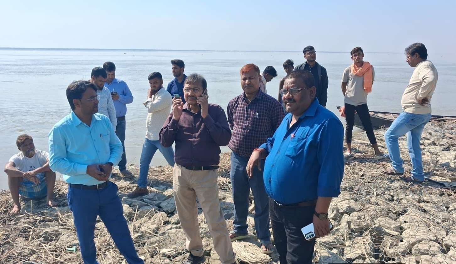 अमदाबाद का बबला बन्ना गांव की मसजिद में कटाव से दरार