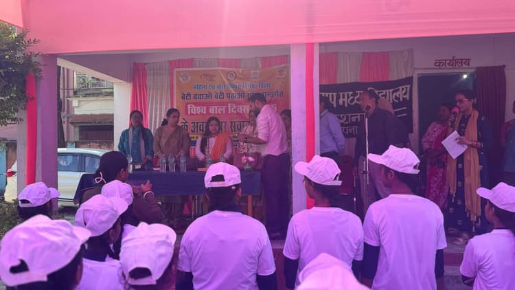 समाज के कई हिस्सों में आज भी बेटियों को नहीं मिल रहा अधिकार