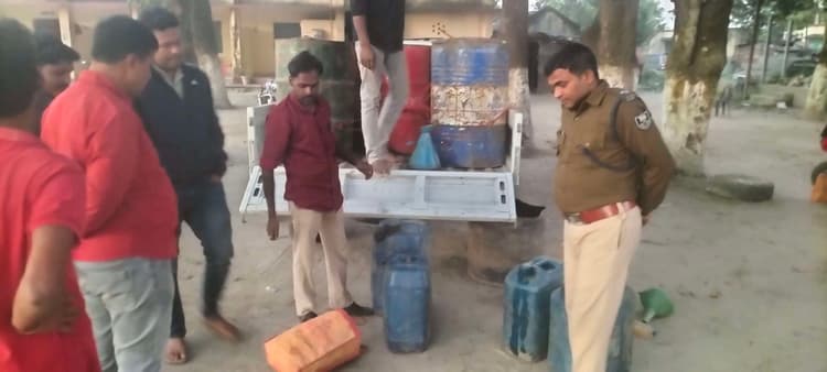 दो हजार लीटर नकली डीजल व पेट्रोल के साथ गिरफ्तार