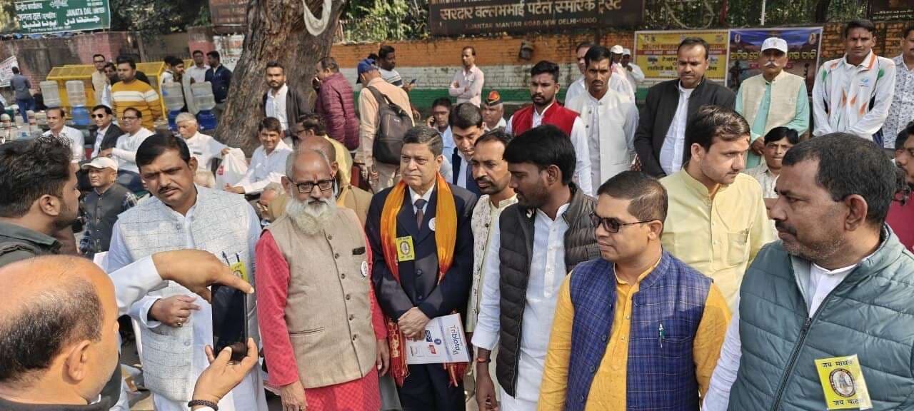 Giridih News: अहीर रेजिमेंट की मांग को ले धरना में शामिल हुये  गिरिडीह के प्रतिनिधि