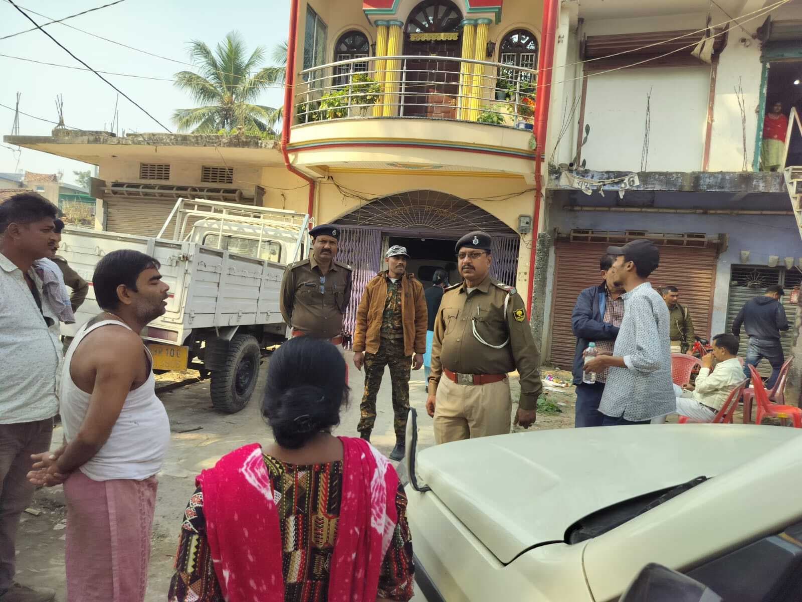 लाखों रुपये के नकली खाद-बीज व स्प्रे बरामद, चार हिरासत में