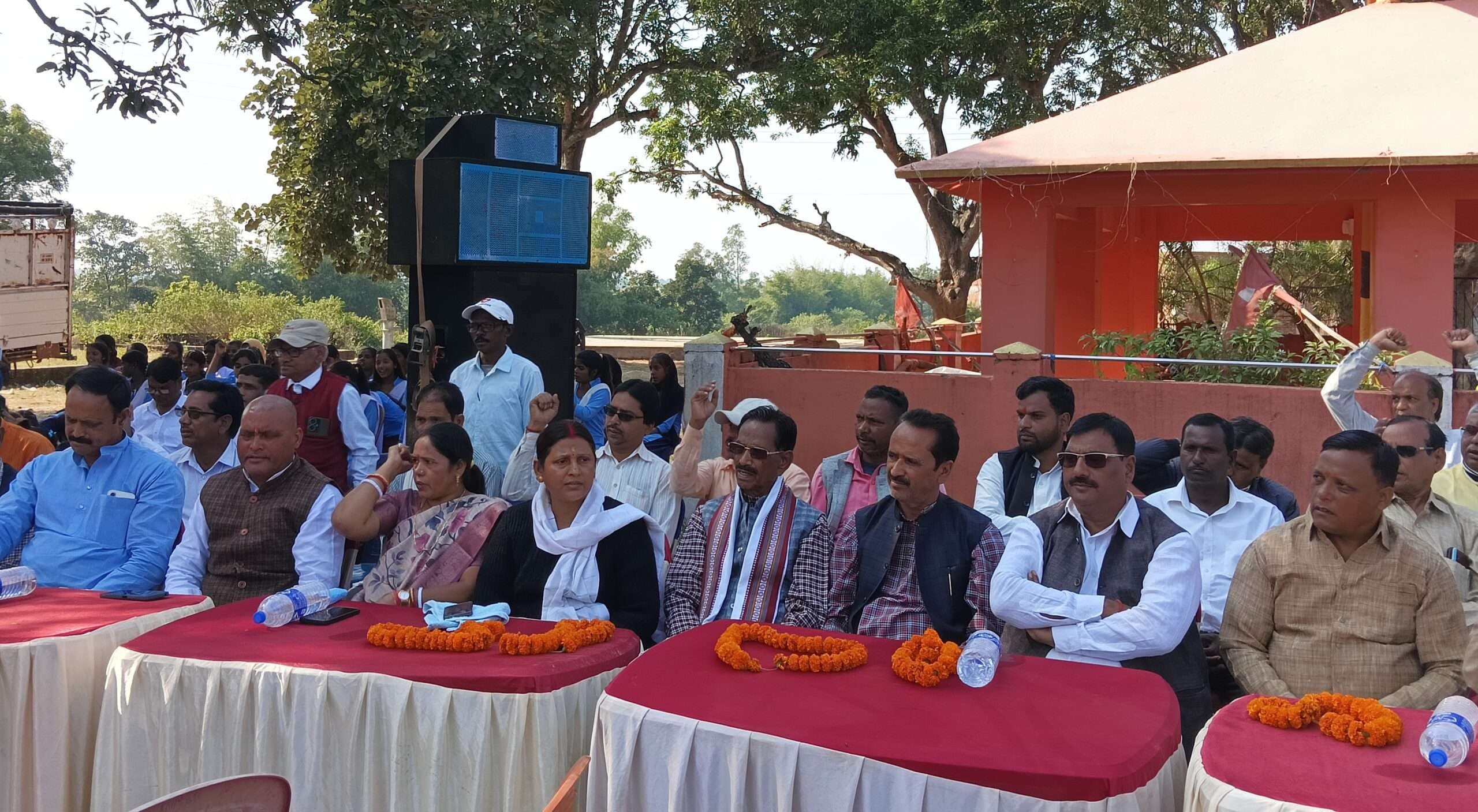 Giridih News :महेंद्र प्रसाद वर्मा की प्रतिमा का अनावरण