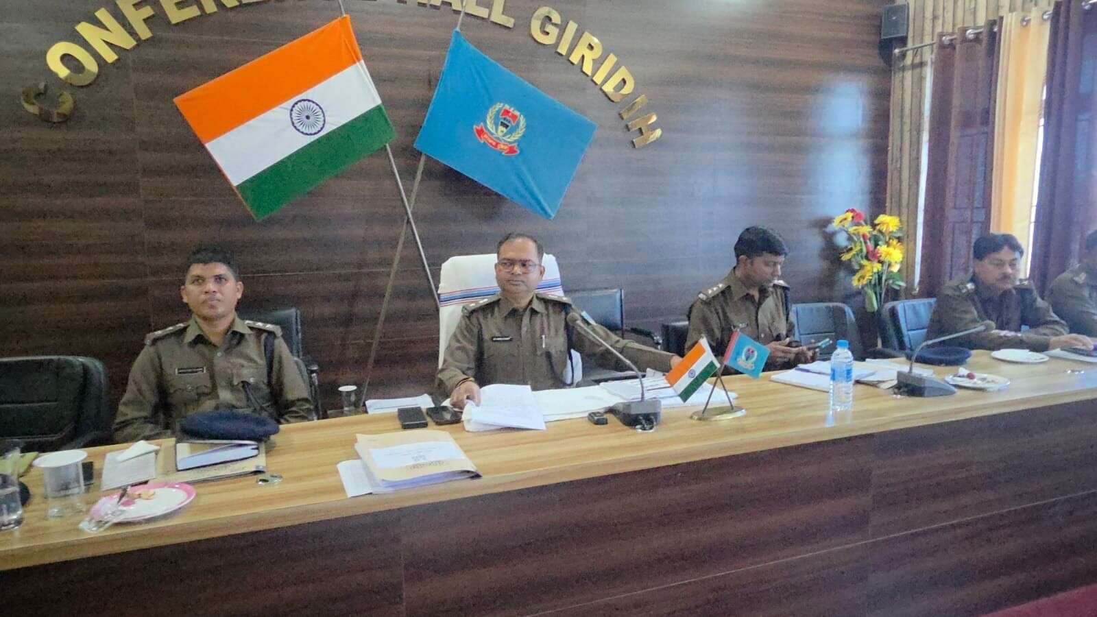 Giridih News :जनता में सुरक्षा की भावना बनाये रखना प्राथमिक जिम्मेदारी : एसपी