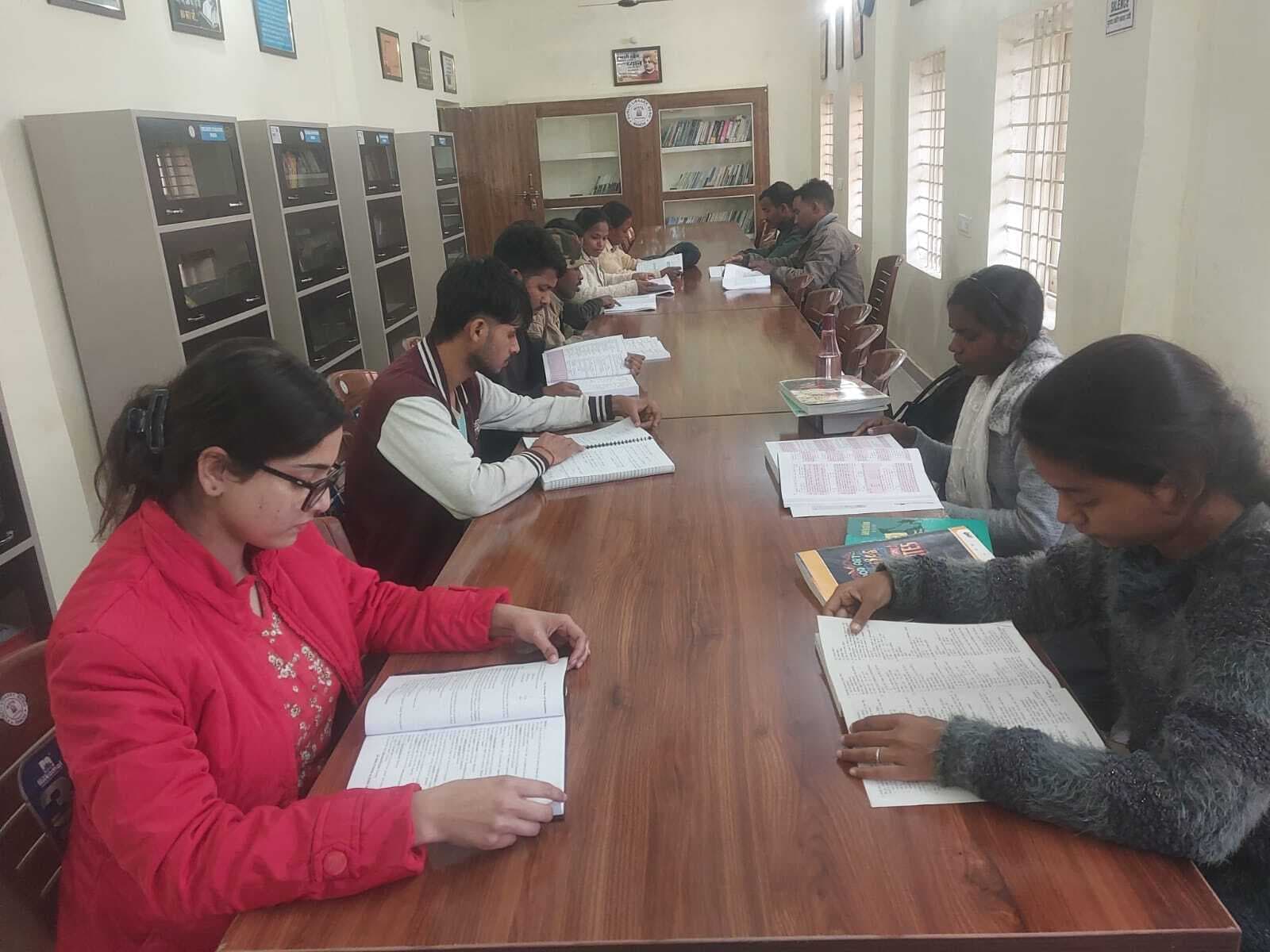 पब्लिक लाइब्रेरी में पठन-पाठन शुरू