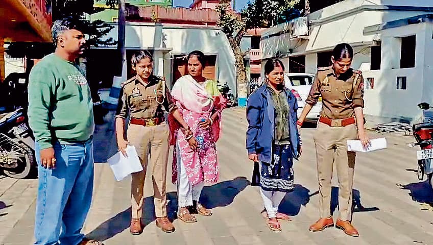 बंगाल-यूपी पुलिस की संयुक्त छापेमारी, दो महिलाएं अरेस्ट