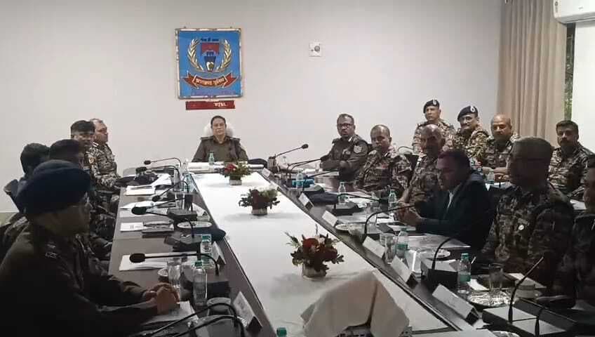 Chaibasa News : सारंडा जल्द नक्सल मुक्त होगा