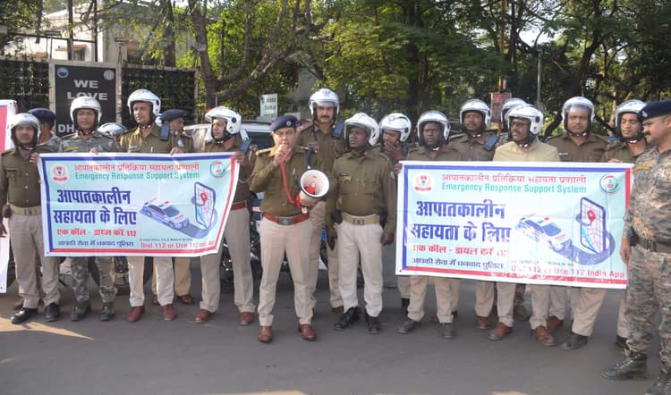 Dhanbad news: धनबाद पुलिस ने अभियान चला डायल 112 के प्रति किया जागरूक