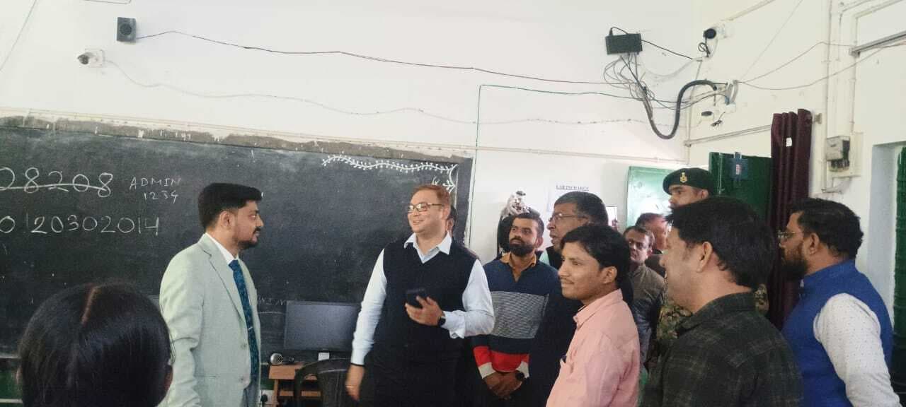 Dhanbad News: डिजिटल शिक्षण वर्तमान समय की जरूरत : उपायुक्त