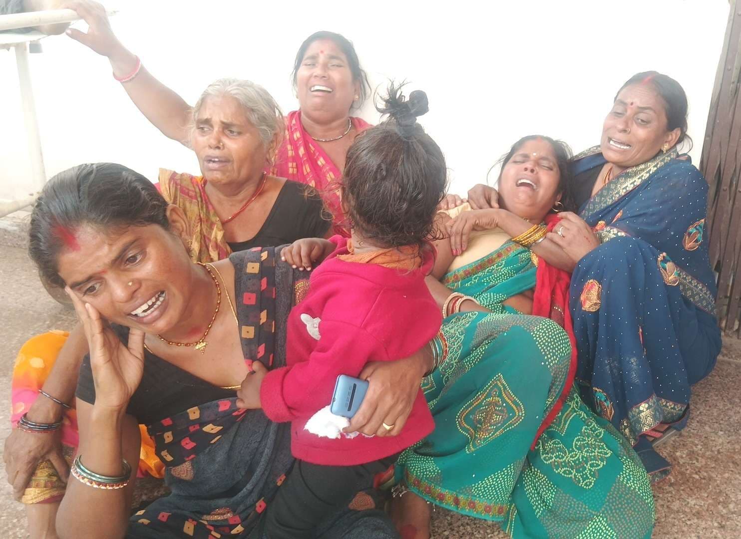 गोह के घेजना में धान काटने जा रहे किसान की करेंट से मौत