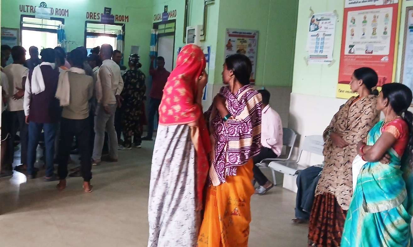 हसुआ में साड़ी फंसने से बाइक सवार महिला गंभीर रूप से घायल, गया  रेफर