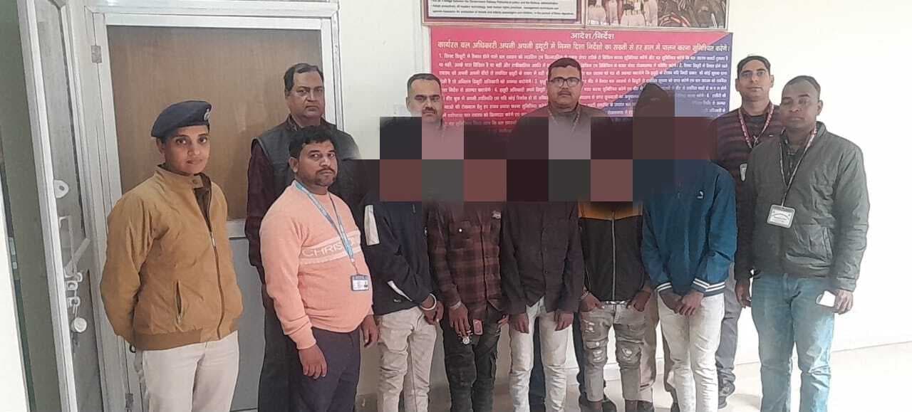 गया जंक्शन पर पांच बच्चों को किया रेस्क्यू